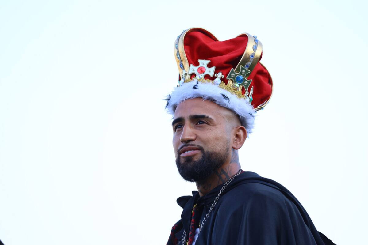 Arturo Vidal en su bienvenida Monumental (Foto: Photosport)