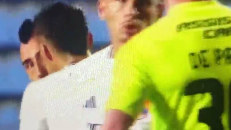 ¡Los tuvieron que separar! El encontrón entre Arturo Vidal y Fernando De Paul