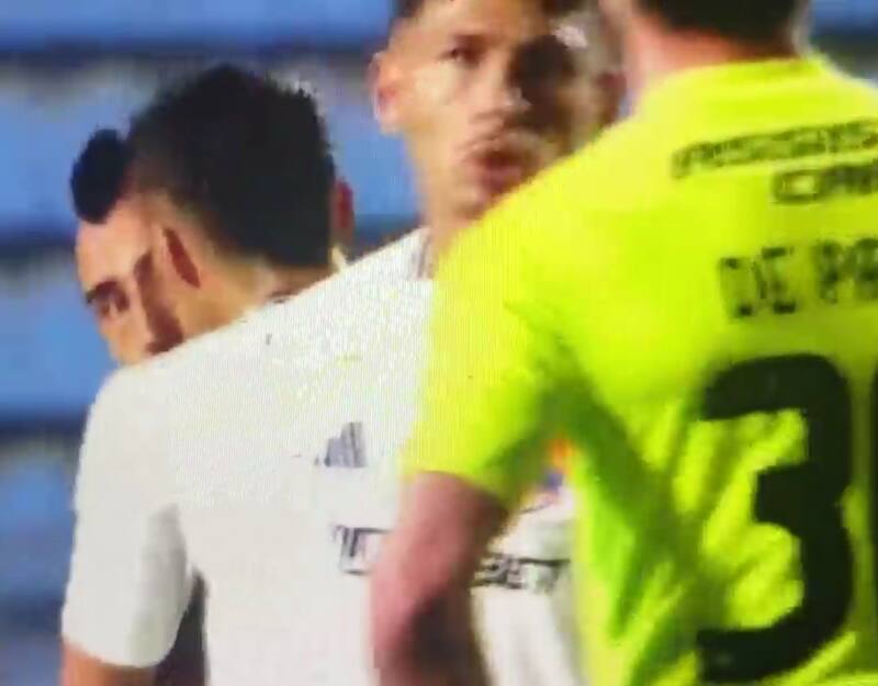 El volante increpó a Fernando De Paul.