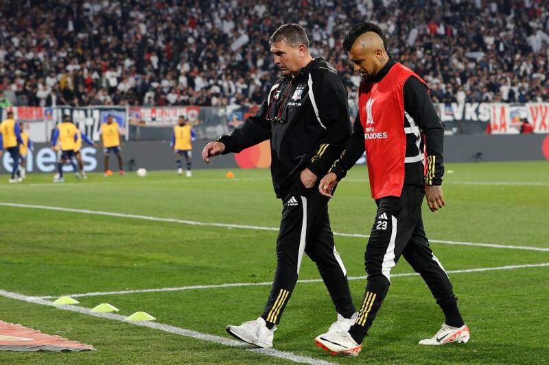 Arutro Vidal presentó molestias durante el calentamiento de Colo Colo