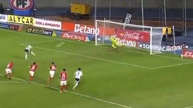 ¡A las nubes! Así fue el penal perdido por Arturo Vidal contra Deportes Iquique