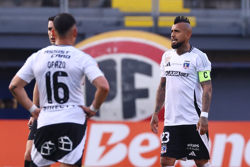 mostró su disgusto con el arbitraje. Foto: Agencia Aton.