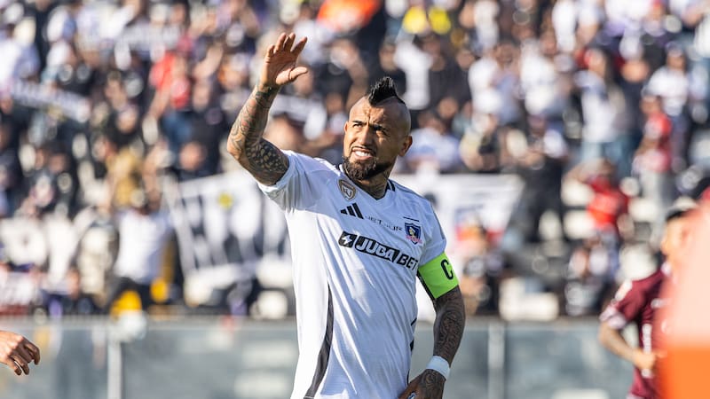 Arturo Vidal manda mensaje de apoyo a la U tras escándalo ante Independiente