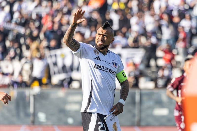 Arturo Vidal empatizó con los hinchas de Universidad de Chile por los incidentes en Argentina. Foto: Felipe Escobedo