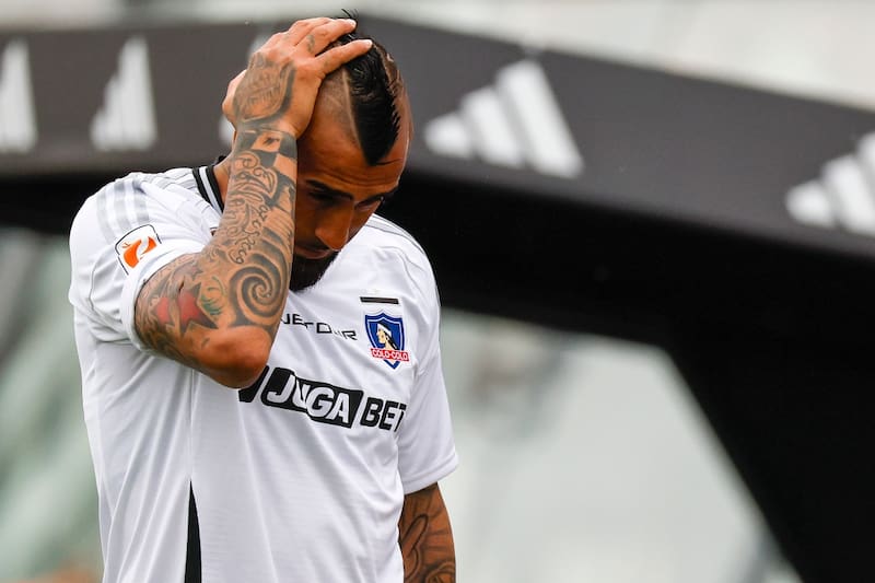 fue reprobado por la gente de Colo Colo en el Clásico ante Universidad Católica. Foto: Agencia Aton.