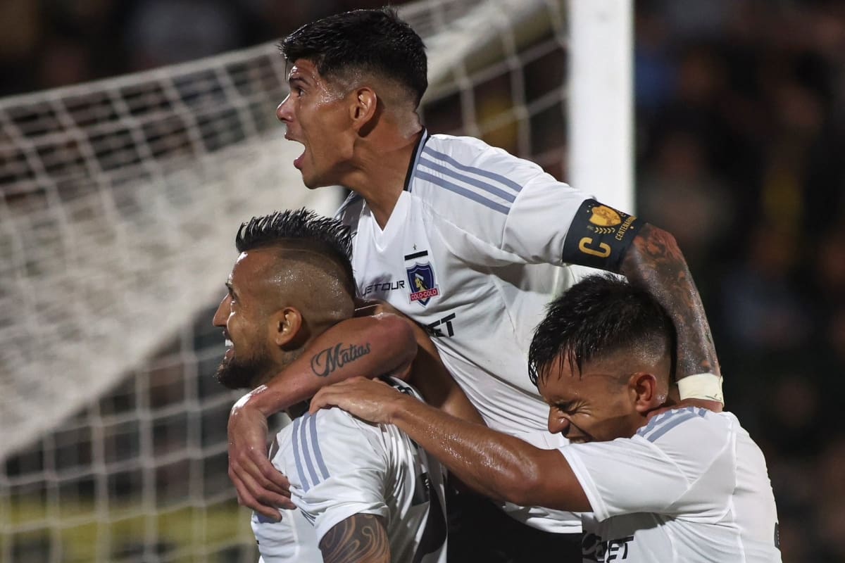 anotó un golazo para el empate de Colo Colo.