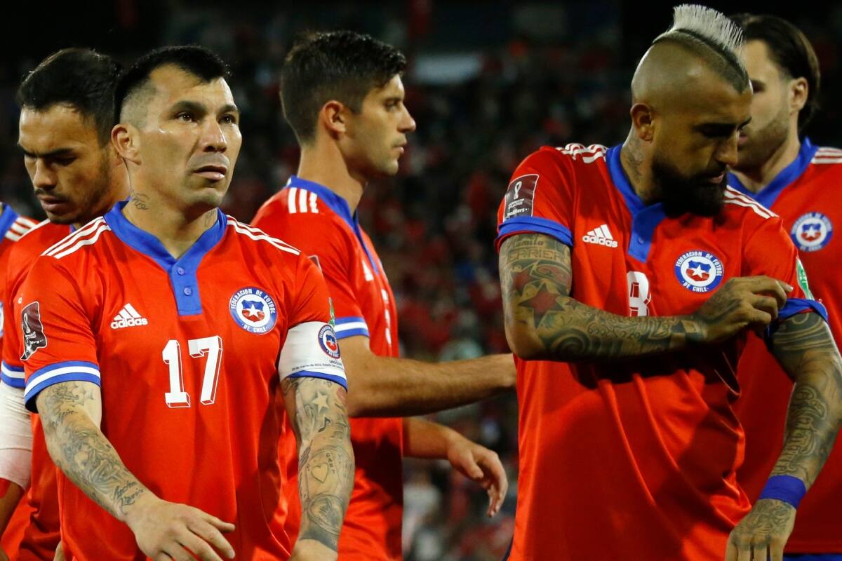 Arturo Vidal y Gary Medel apoyaron a sus compañeros de La Roja. Foto: Aton.