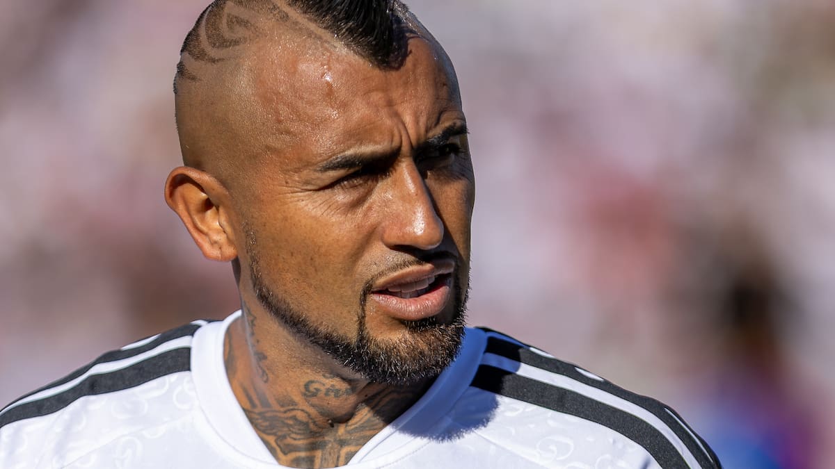 “Pasó de ser un jugador retirado, a un crack”: el inusual elogio a Arturo Vidal por su momento en Colo Colo