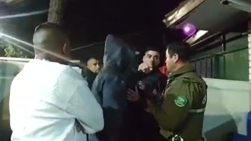 VIDEO | “Defiende al Colo”: Filtran control de identidad de Arturo Vidal junto a Leonardo Gil