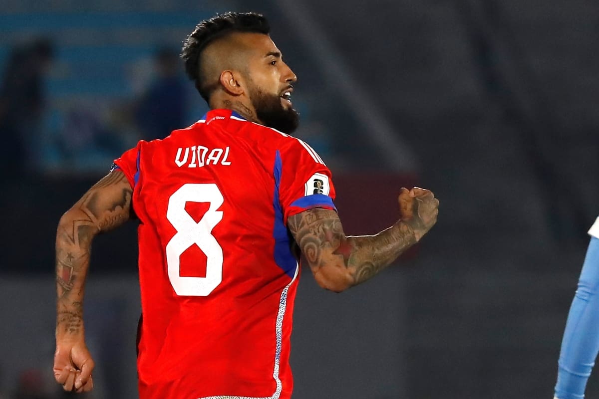 Arturo Vidal con la camiseta de La Roja.