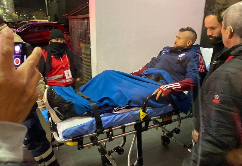 El mediocampista del Athletico Paranaense terminó lesionado luego del partido ante Colombia.