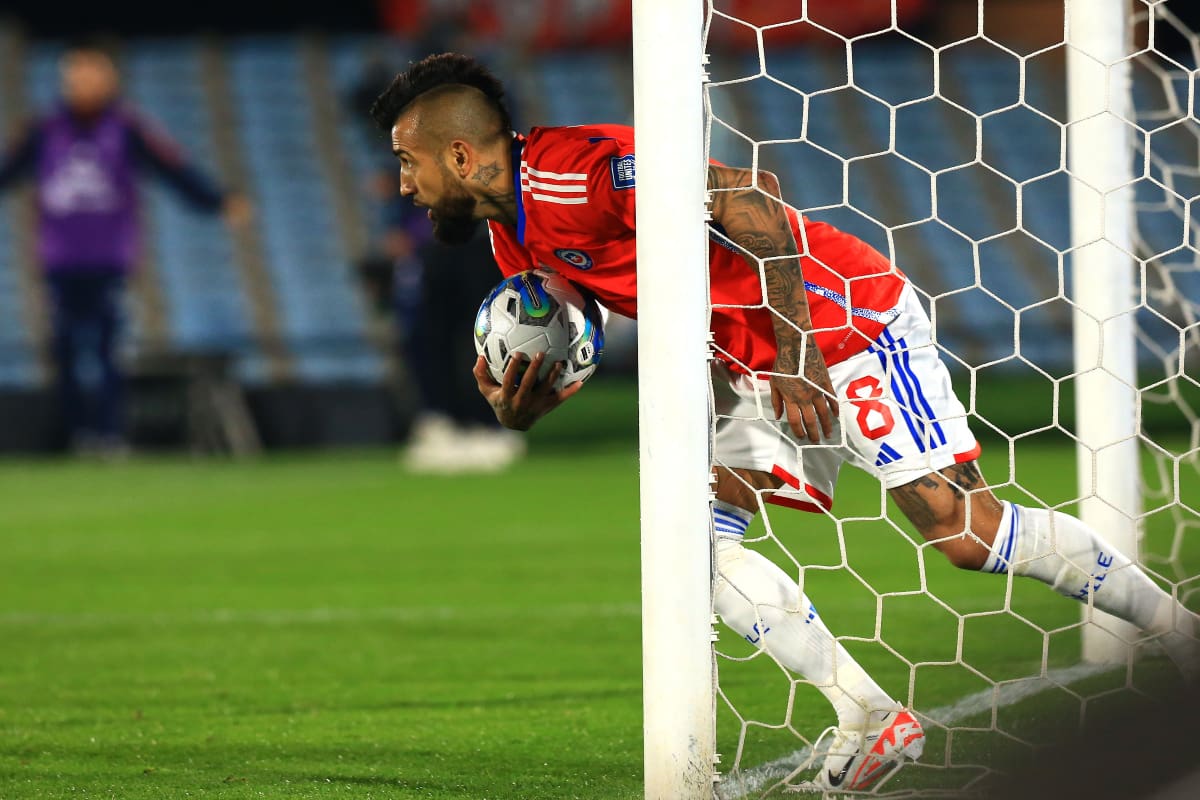 Arturo Vidal y su gol ante Uruguay en Montevideo (Foto: Aton)