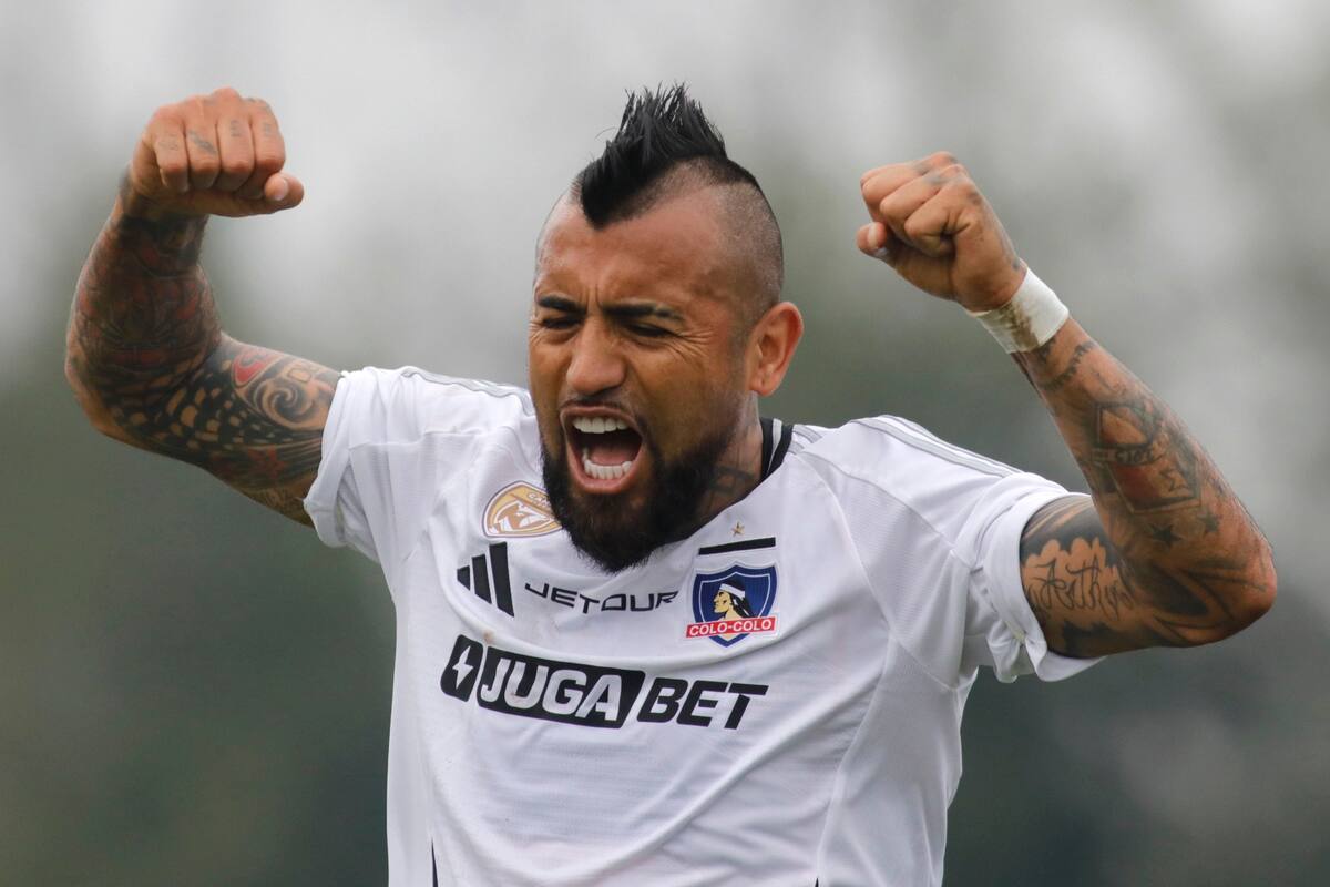 El futbolista de 38 años fue utilizado como defensor central en la primea formación del año de Colo Colo. Foto: Agencia ATON.