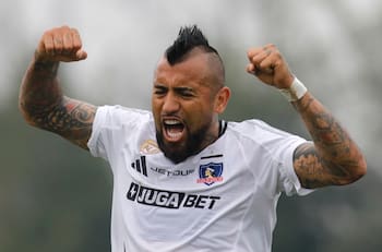 Con Arturo Vidal como defensa central: la primera formación de Colo Colo en 2026