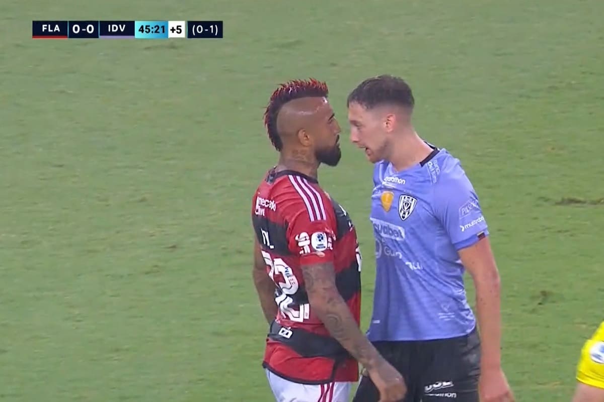 El mediocampista chileno protagonizó una polémica jugada en la final de la Recopa Sudamericana.