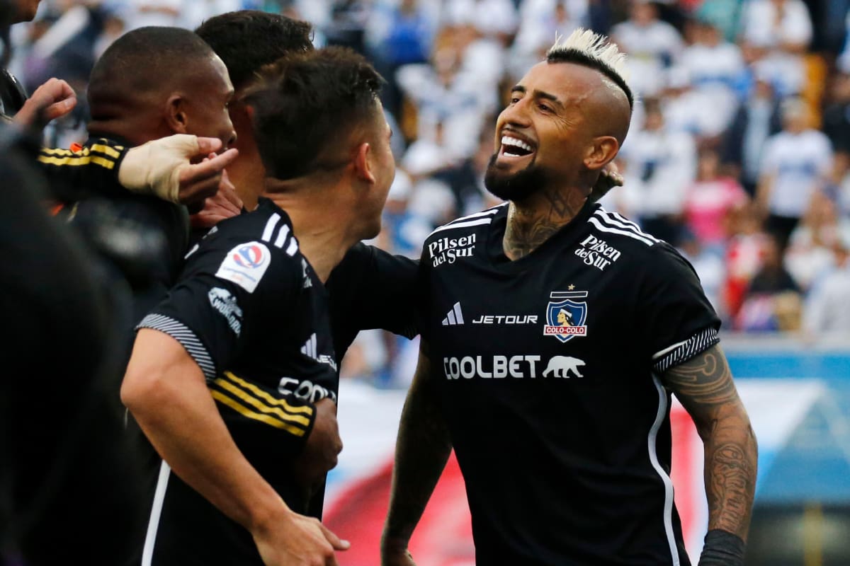 Arturo Vidal celebrando el gol a la UC en Santa Laura