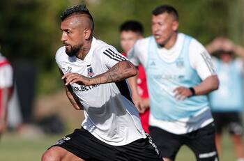 VIDEO | Arturo Vidal calienta motores para el debut: Así prepara Colo Colo el duelo ante Everton
