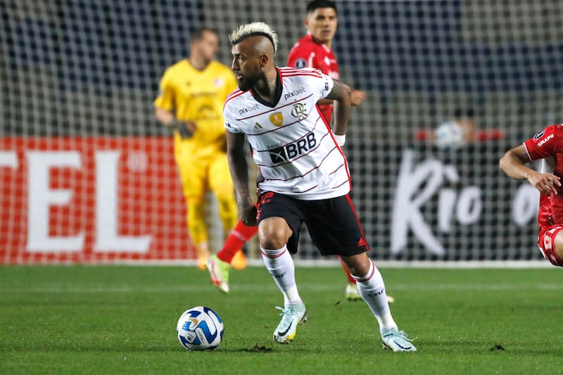 Arturo Vidal tuvo un pobre desempeño en el empate de Flamengo en su visita a Ñublense en Concepción. (Foto: Agencia Aton)