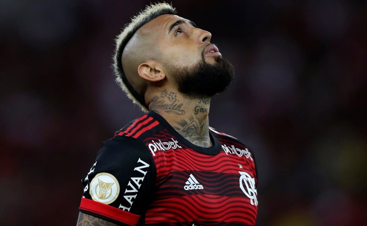Arturo Vidal volvería al banco de suplentes del Flamengo.