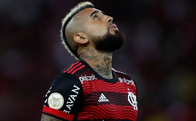 El volante chileno tendrá nuevo técnico en Flamengo.