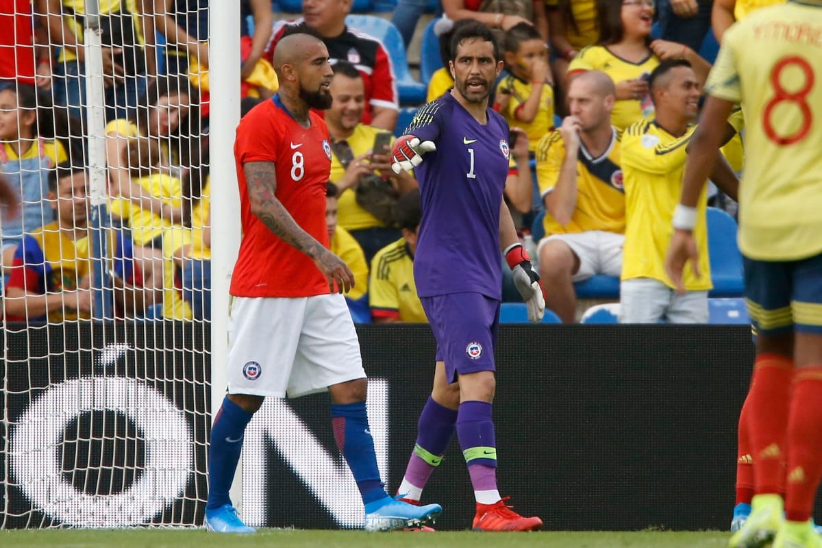 y Claudio Bravo, juntos en la Selección Chilena. Foto: Agencia Aton.