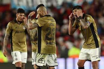 Guerra interna en Colo Colo: las “desobediencias” que provocaron la suplencia de Arturo Vidal y Esteban Pavez