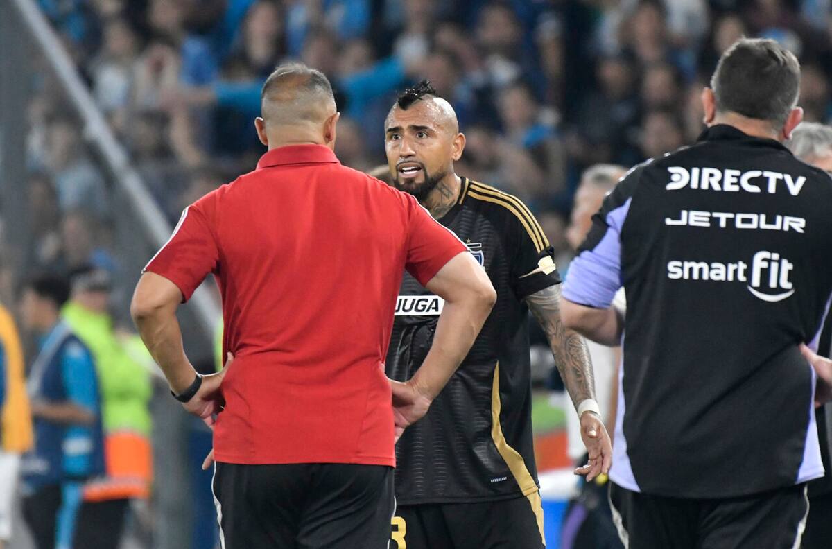 Johnny Herrera le pasó factura a Vidal y Colo Colo: “Prometían más que yo a las 3 de la mañana”