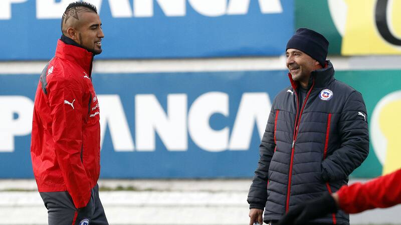Arturo Vidal y Jorge Sampaoli