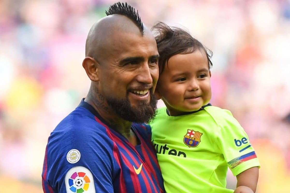 Emiliano Vidal y su padre cuando jugaba en Barcelona.