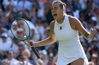 VIDEO | Aryna Sabalenka evitó el batacazo en Wimbledon 2025 y lo gritó como si fuera un título
