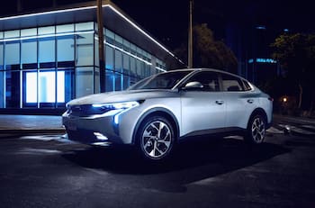 Llegó a Chile el Kia, auto sedán que reemplaza al Río 4: Cuál es su precio y características