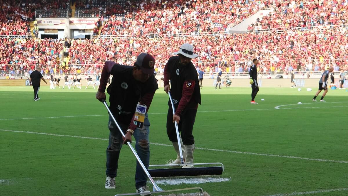 VIDEO | Parecía piscina: partido de Argentina en Venezuela se retrasó por estado de la cancha