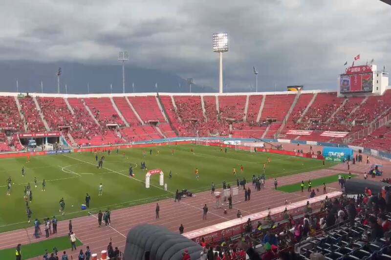 a minutos del comienzo del partido entre Chile y Bolivia.
