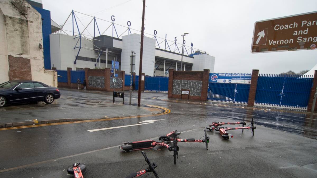 Un chileno y un Derbi fueron afectados por la Tormenta Darragh en el fútbol inglés