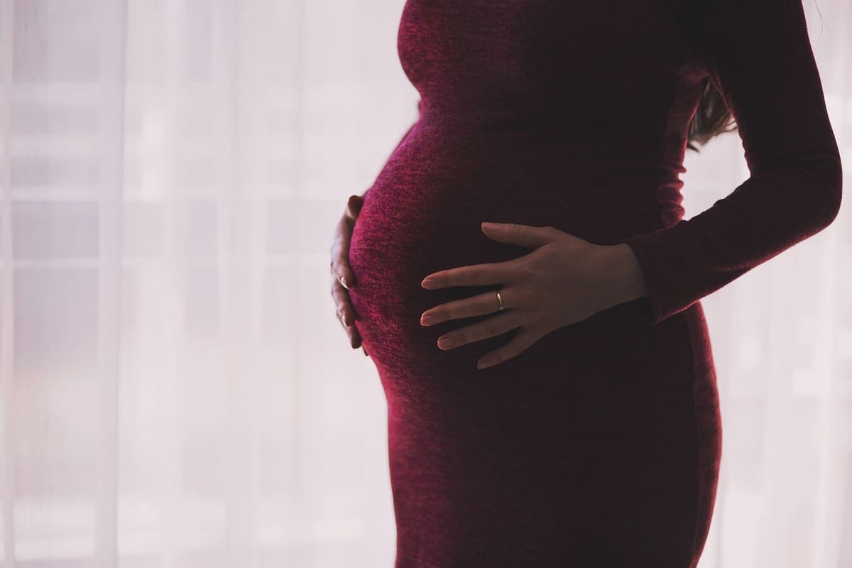 La Asignación Maternal paga de forma retroactiva los meses anteriores a la solicitud.
