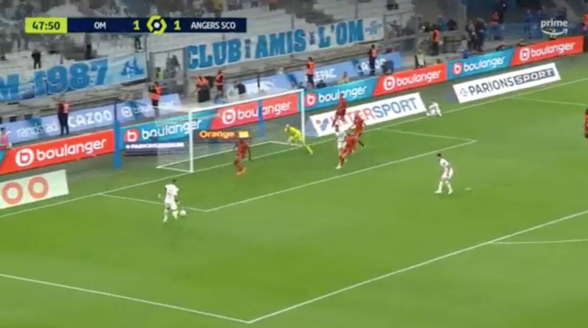 Asistencia de Alexis Sánchez.