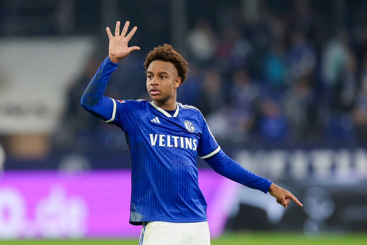 Assan Ouédraogo, jugador del Schalke 04 de Alemania.