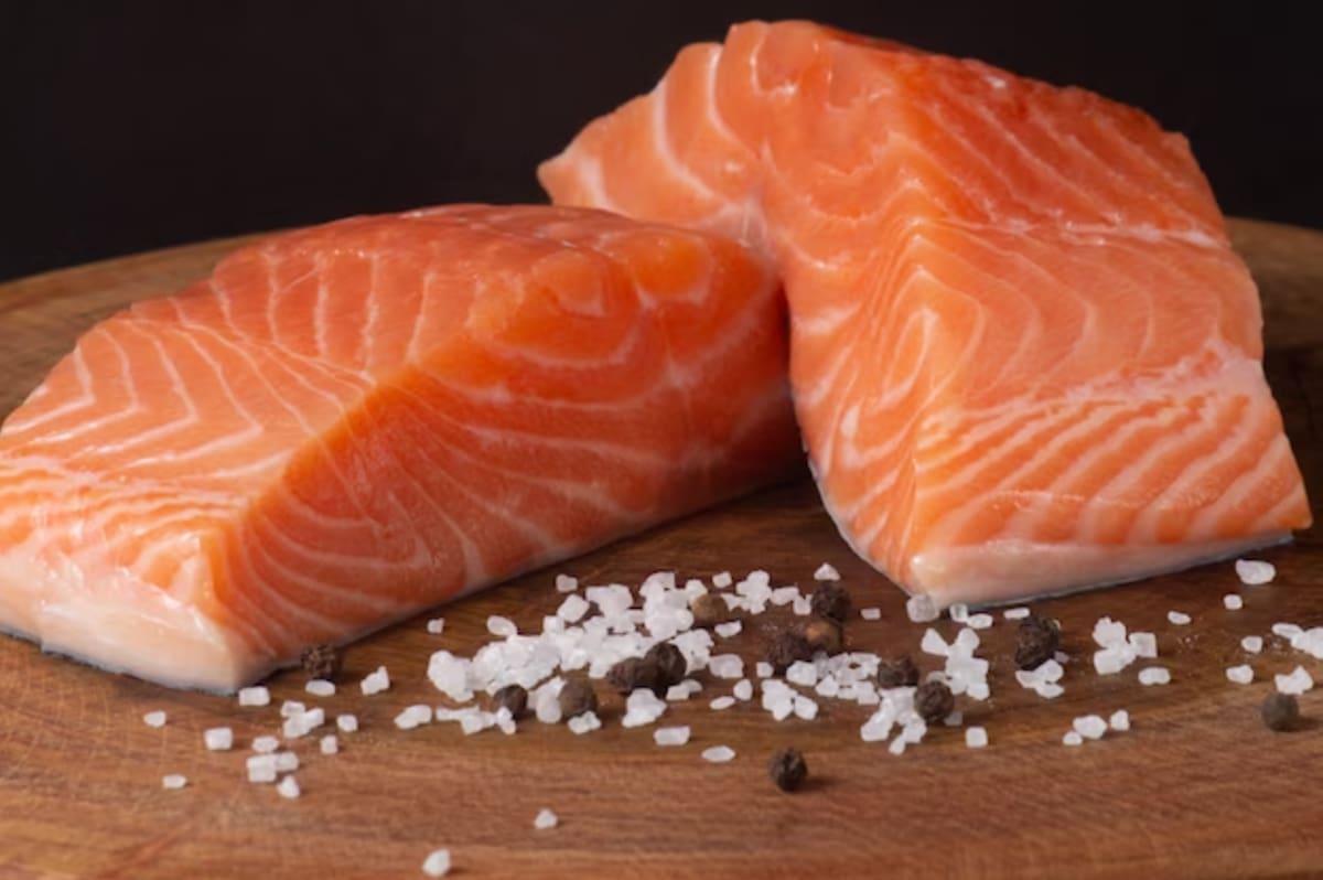 Esta sustancia está presente en el salmón (Foto: Freepik).