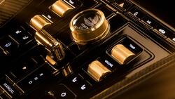 Aston Martin celebra a James Bond con una edición que tiene oro de 18 quilates