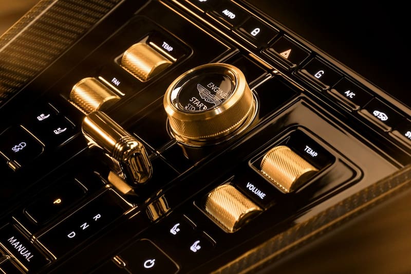 El Aston Martin DB12 Goldfinger Edition incluye inserciones de oro