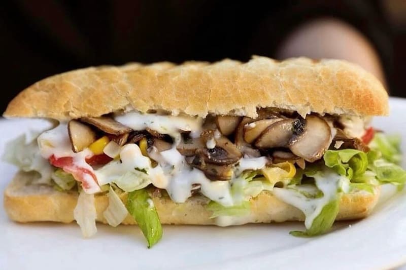 El menú del local cuenta con alternativas convencionales y veganas. Créditos: Instagram.