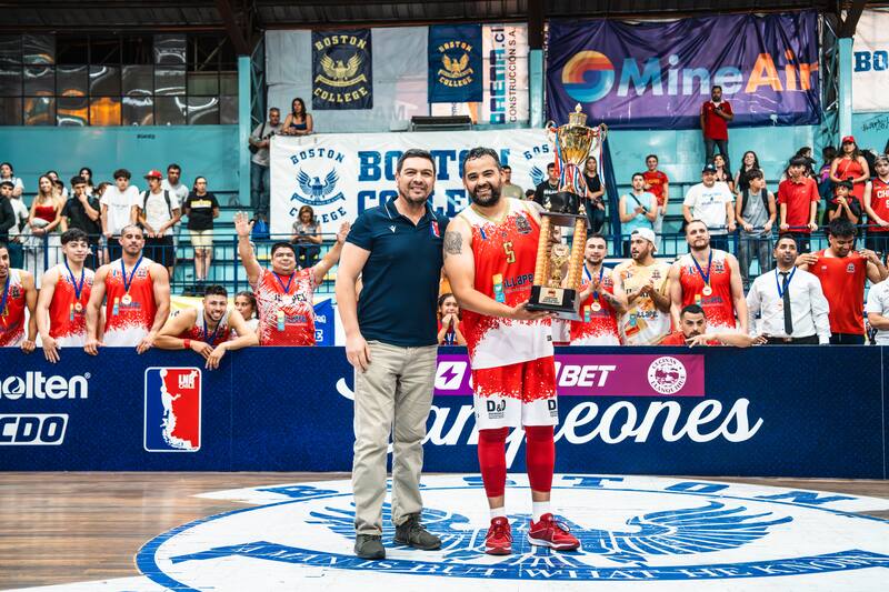 Marcos Galindo empezó en Ancud y hoy preside la Liga Nacional. Su objetivo es modernizar y darle credibilidad a los torneos.