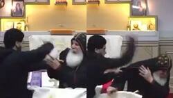 VIDEO | Adolescente de 15 años apuñala a obispo en Sidney