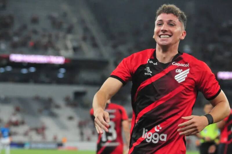 Luciano Arriagada, festejando un gol en Brasil.
