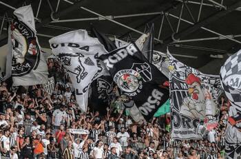 Castigo ejemplar: Atlético Mineiro arriesga expulsión de un torneo por insultos homofóbicos