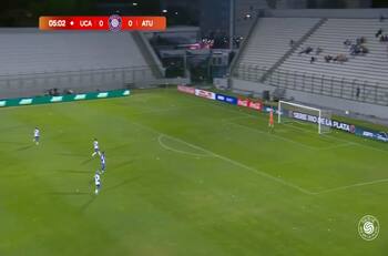 La UC comenzó con el pie izquierdo ante Atlético Tucumán: ¡gol de mitad de cancha del Pulga Rodríguez!