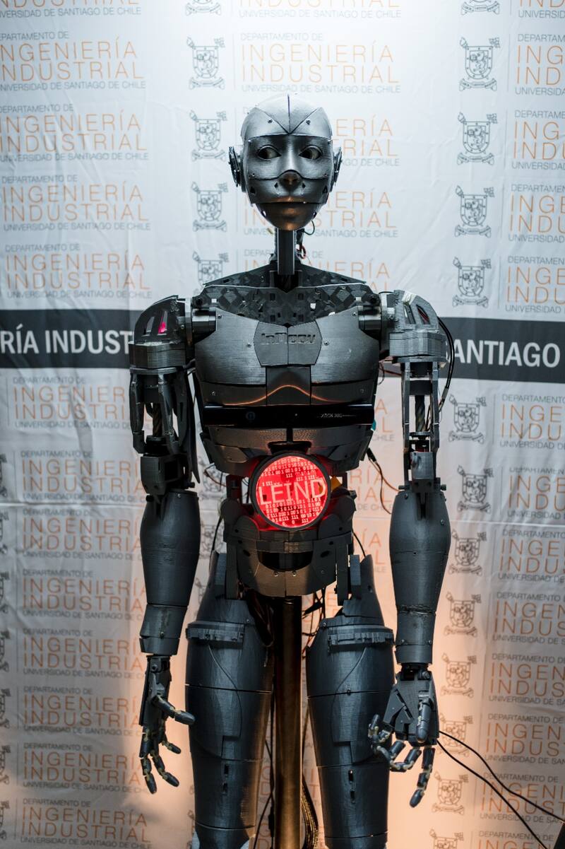 Conoce al robot optimizado con IA de la USACH.