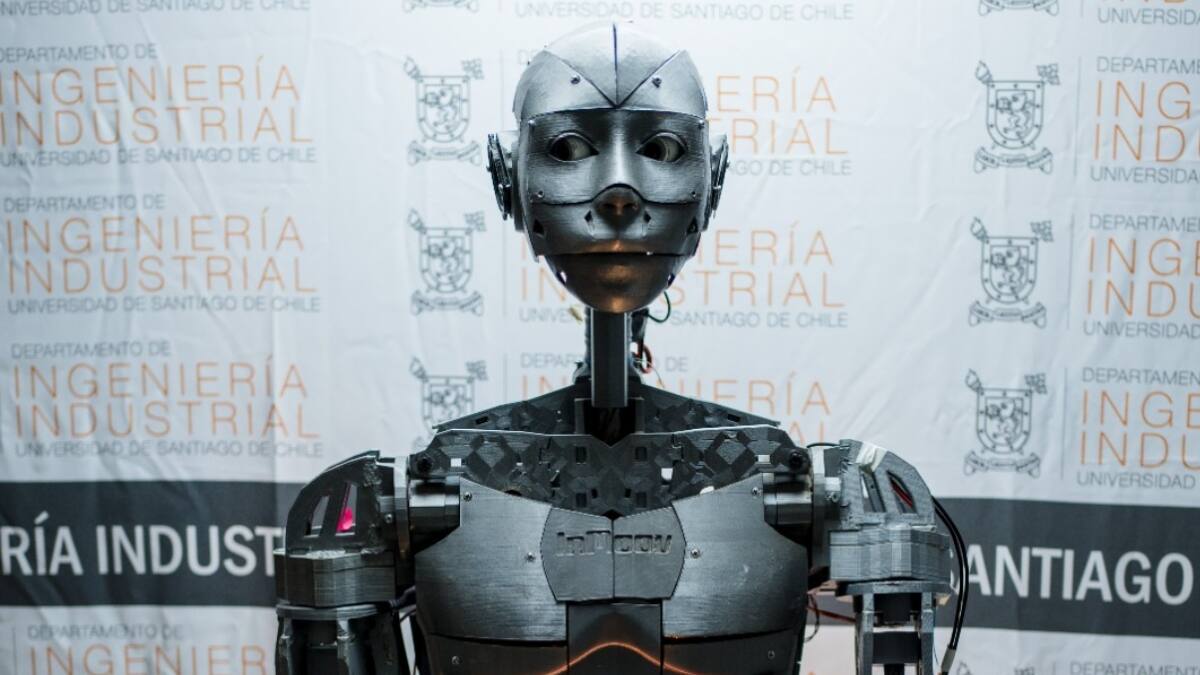 Conoce a ATOM, el robot humanoide que fue creado por estudiantes chilenos