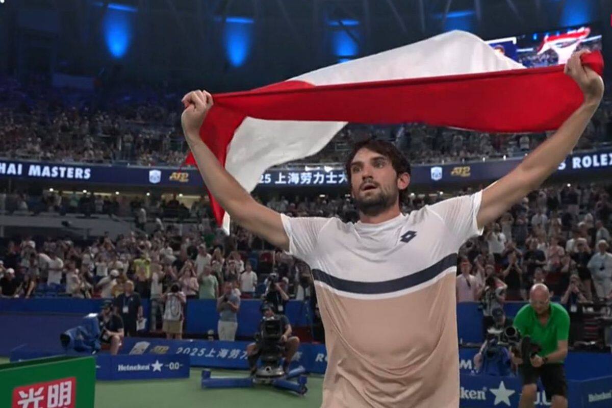 Valentin Vacherot celebra tras ganar el título más importante en su carrera.