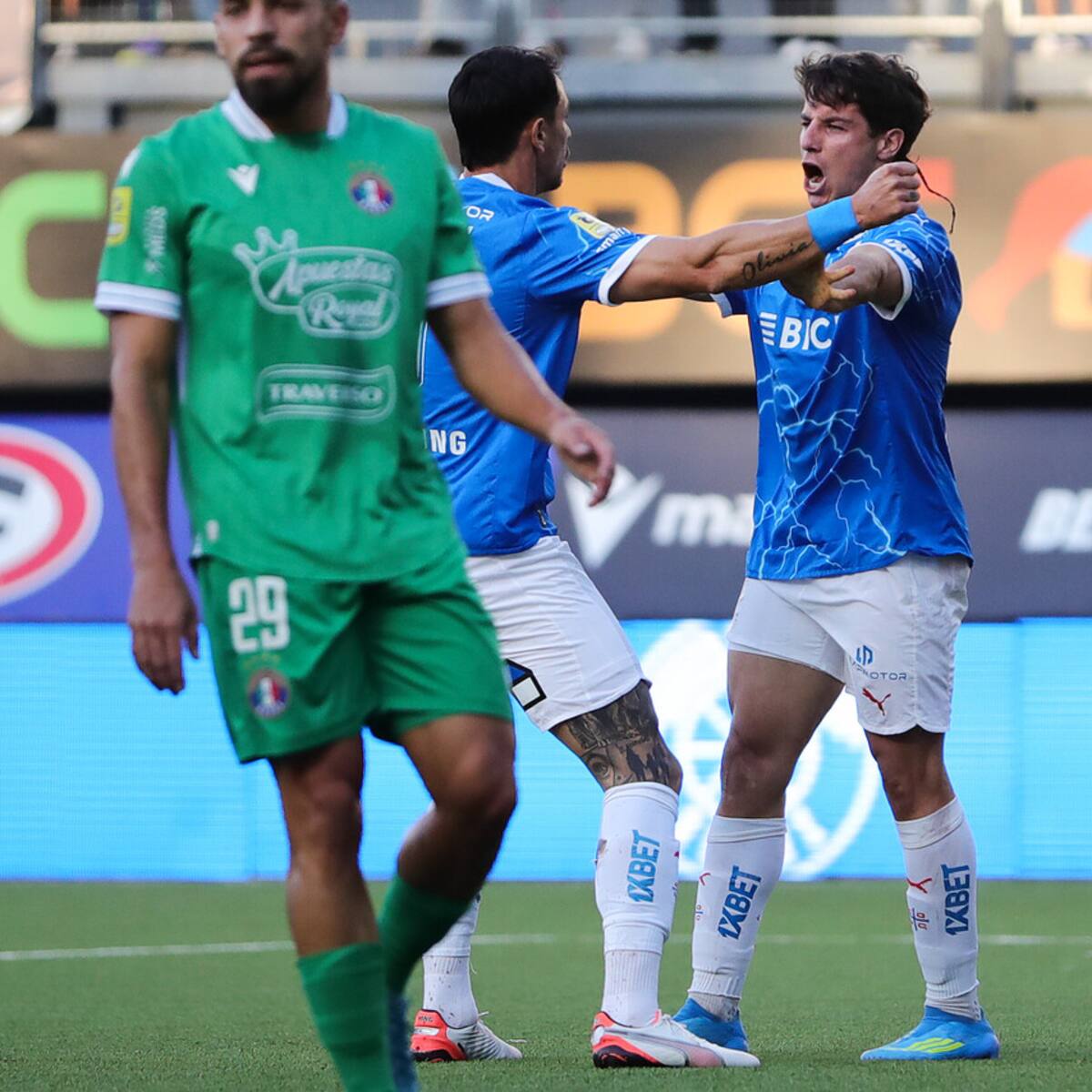 Universidad Católica despertó en el momento justo y derrotó a Audax Italiano en un verdadero partidazo